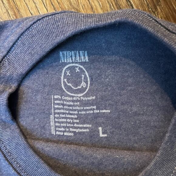 Nirvana Adult LG Classic Smiley Face Grunge Graphic T-shirt - Picture 3 of 3